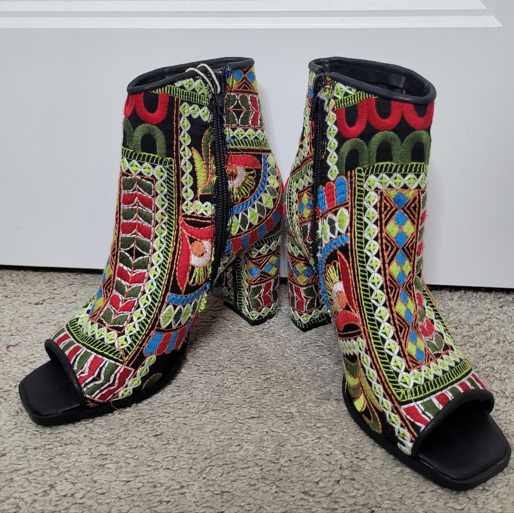 Vera Gomma George J Love Embroidered Ankle boots Size 37